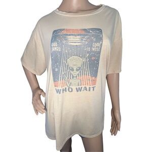 ROMWE Alien Graphic Pale Yellow Shirt Sleeve T-Shirt